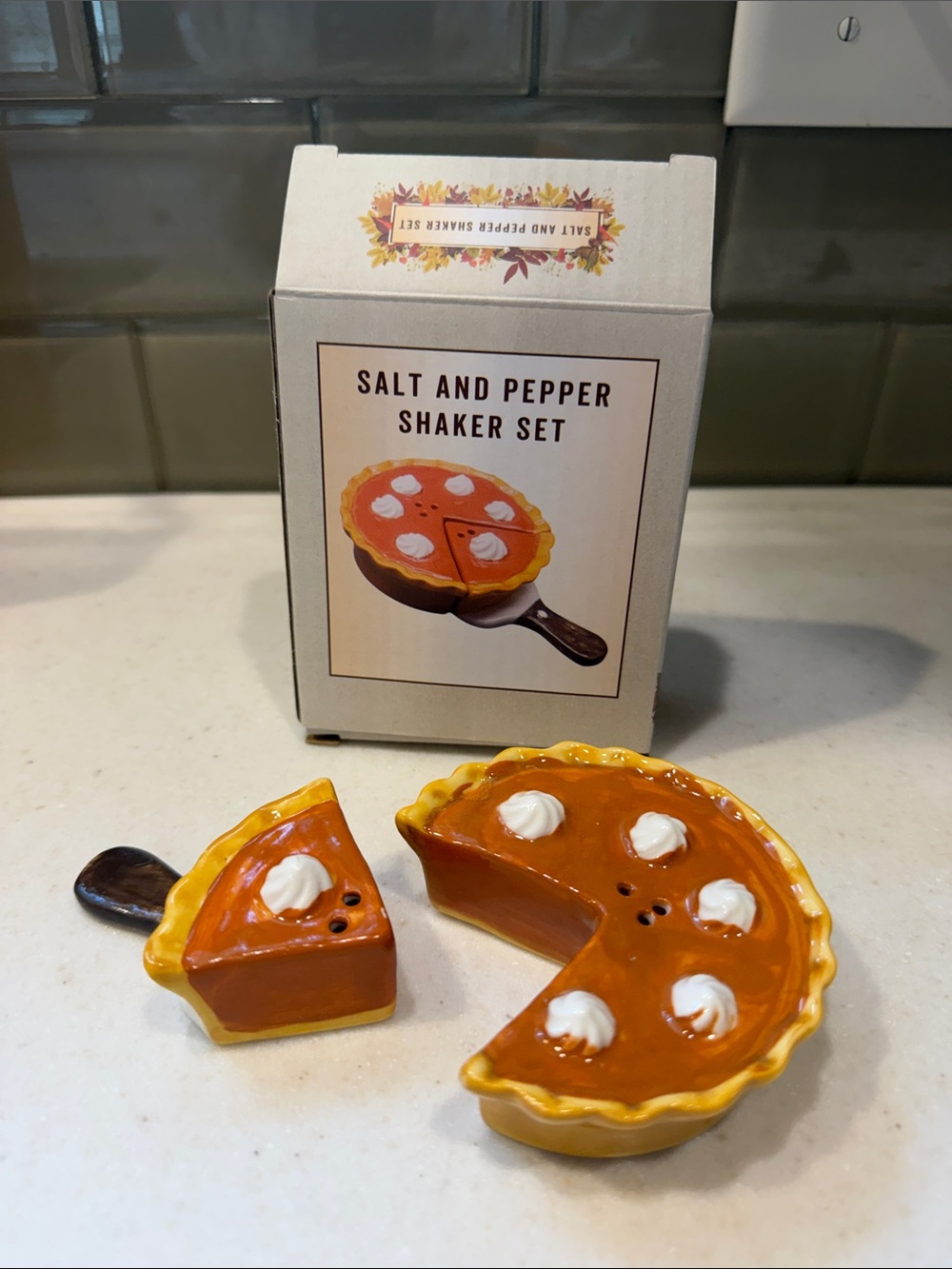 Cracker Barrel Salt and Pepper Shaker Set - Pumpkin Pie